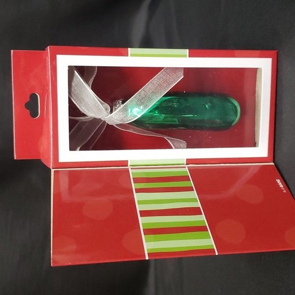 Ganz NWT, NIB The Christmas Pickle Glass Ornamnent in Gift Box - Picture 1 of 5